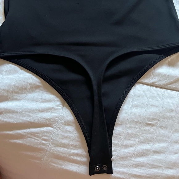 Express Body Contour Bodysuit - Picture 3 of 3